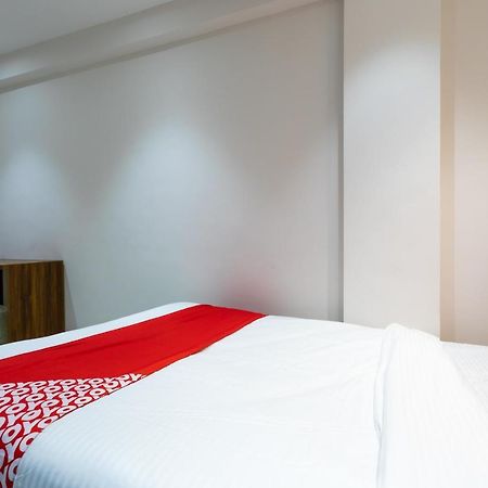 Oyo 29585 The Cliff Hotel Indore Esterno foto