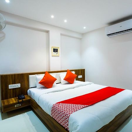 Oyo 29585 The Cliff Hotel Indore Esterno foto