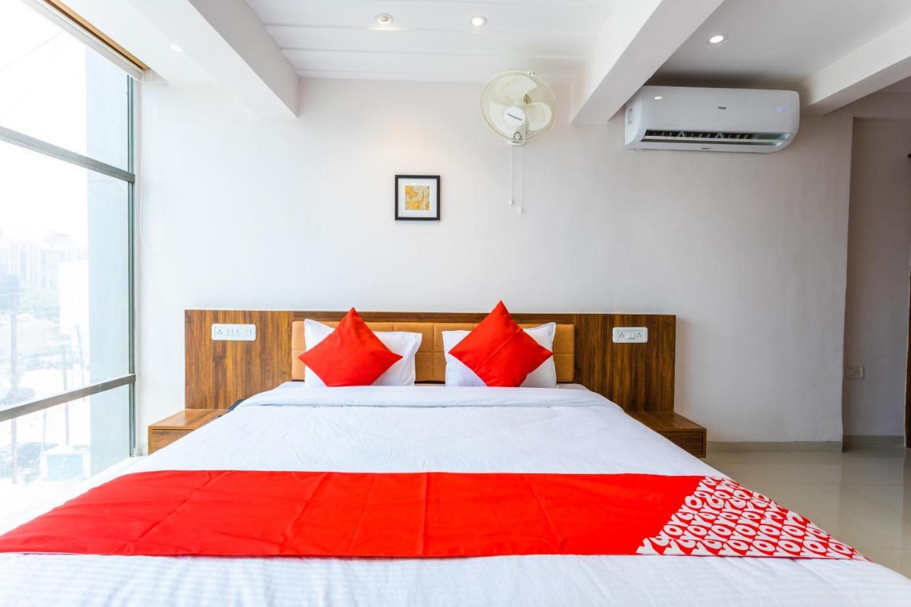 Oyo 29585 The Cliff Hotel Indore Esterno foto