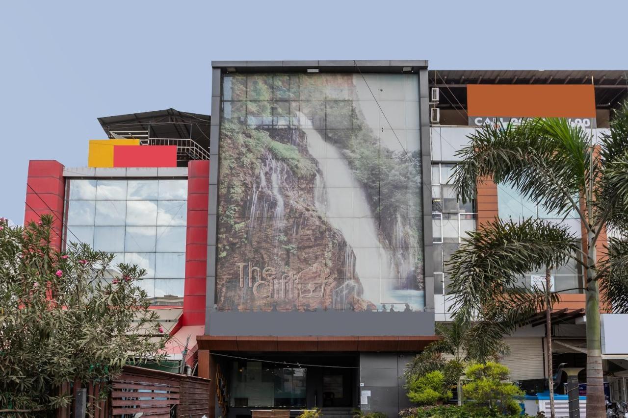 Oyo 29585 The Cliff Hotel Indore Esterno foto