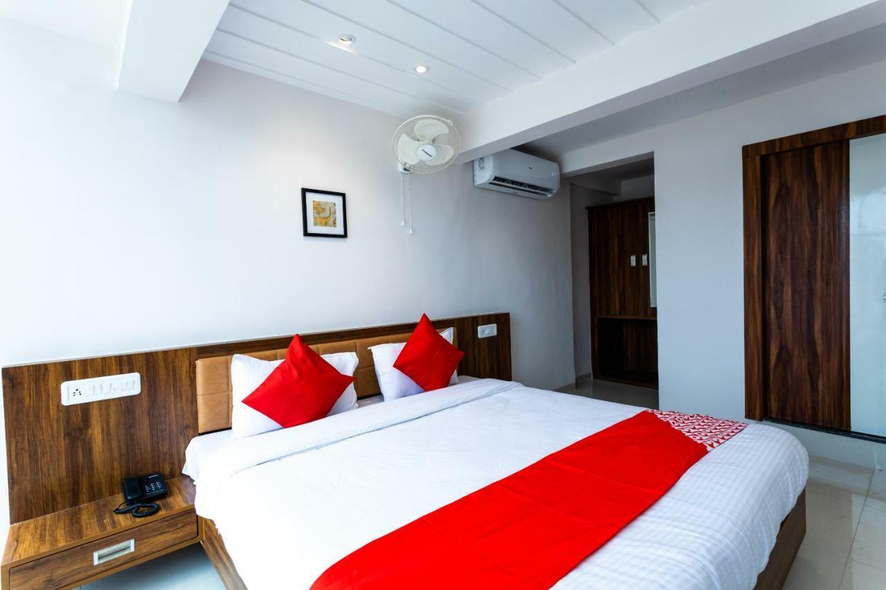 Oyo 29585 The Cliff Hotel Indore Esterno foto