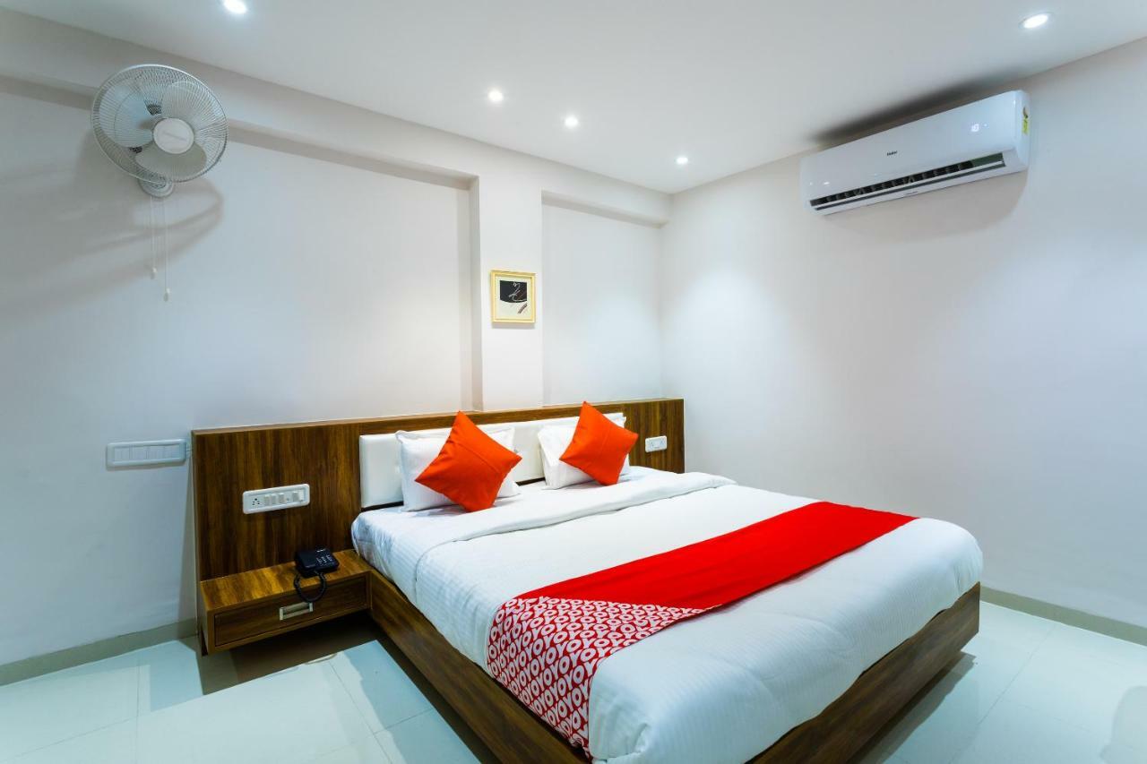 Oyo 29585 The Cliff Hotel Indore Esterno foto