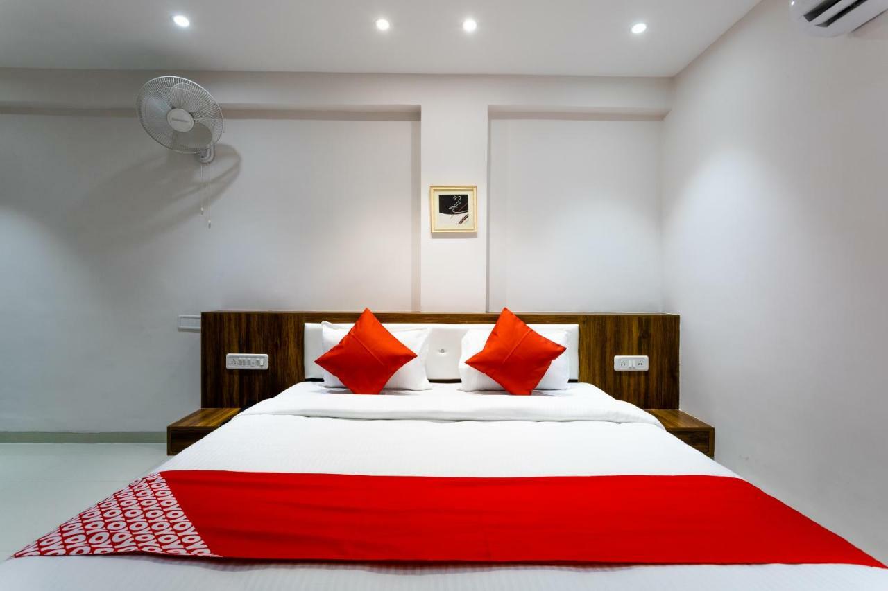 Oyo 29585 The Cliff Hotel Indore Esterno foto